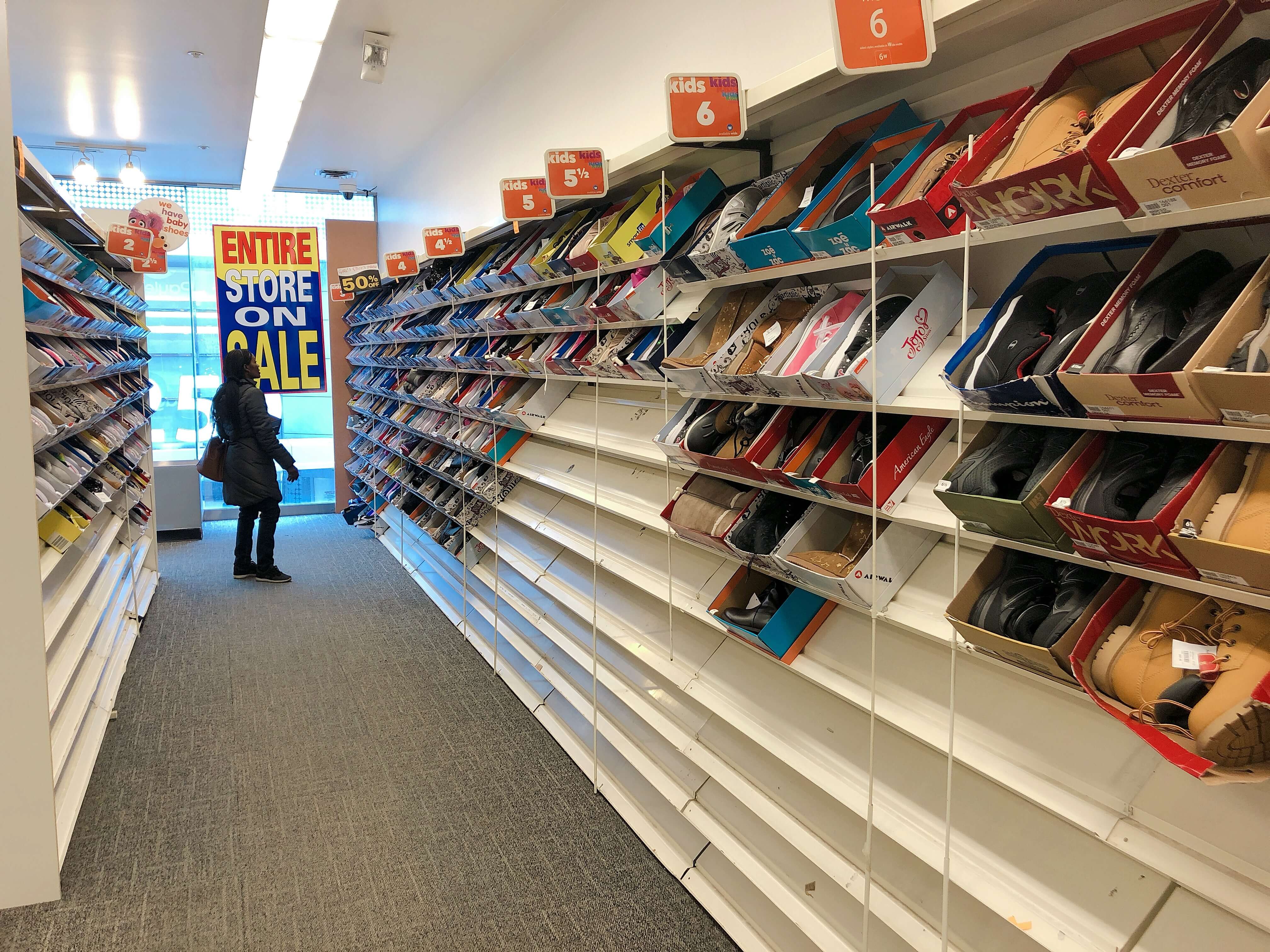 payless shoesトロント店の品揃え